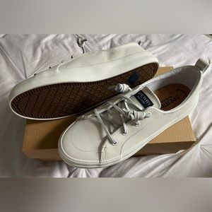 Woman’s Crest Vibe White Leather Sneakers